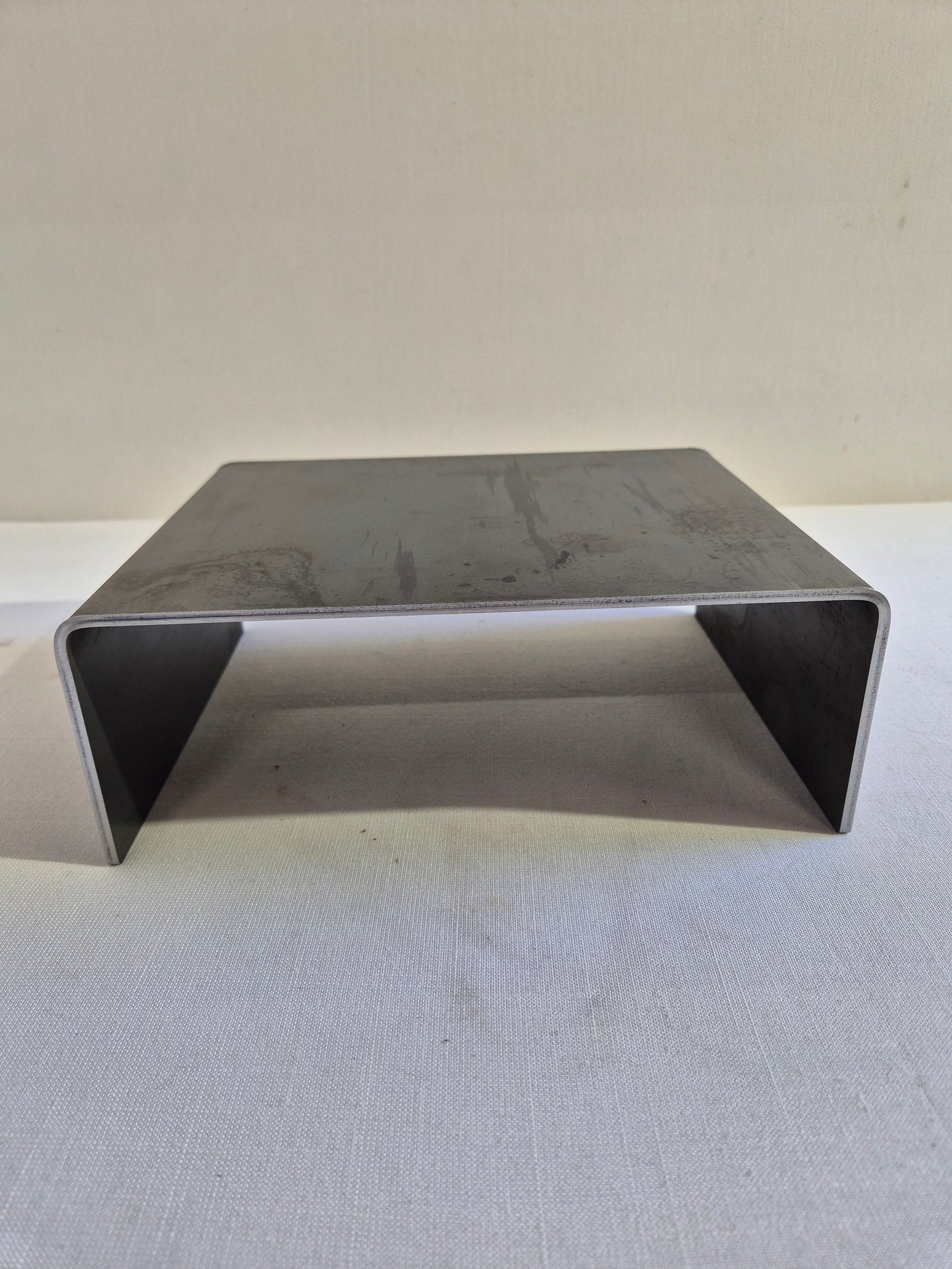 Compact monitor riser